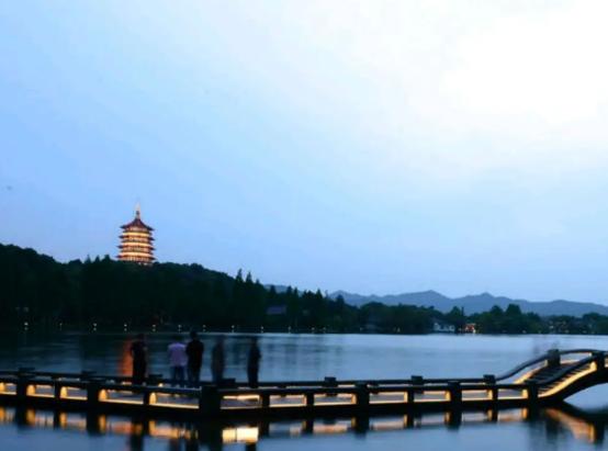 中國五大最美的湖,青海湖是中國八大鳥類保護(hù)區(qū)之首、喀納斯湖很神秘 中國五大最美的湖,青海湖是中國八大鳥類保護(hù)區(qū)之首、喀納斯湖很神秘
